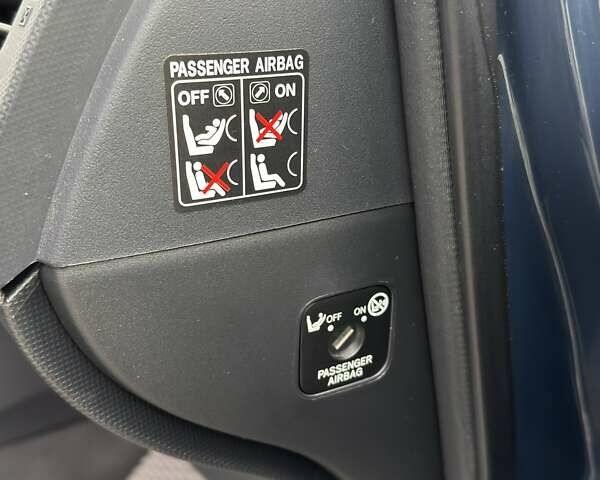 Синій Тойота Ауріс, об'ємом двигуна 0 л та пробігом 249 тис. км за 6300 $, фото 38 на Automoto.ua