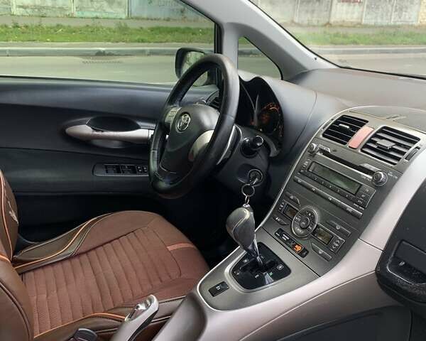 Синий Тойота Аурис, объемом двигателя 1.6 л и пробегом 217 тыс. км за 6200 $, фото 11 на Automoto.ua