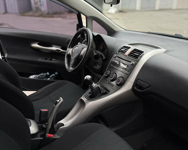 Синий Тойота Аурис, объемом двигателя 1.6 л и пробегом 174 тыс. км за 7200 $, фото 9 на Automoto.ua