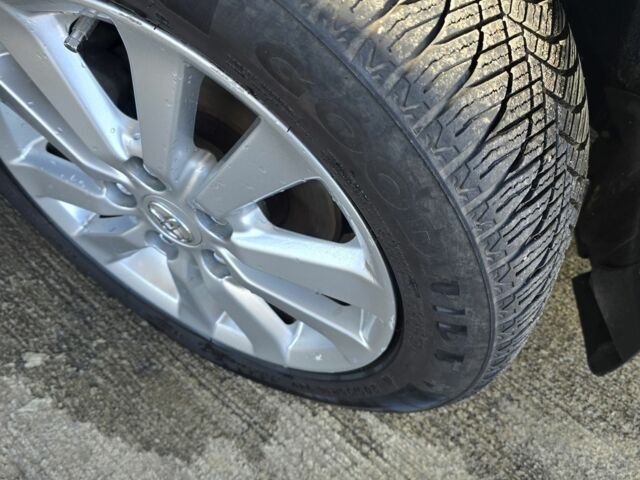 Синий Тойота Аурис, объемом двигателя 1.6 л и пробегом 250 тыс. км за 7200 $, фото 1 на Automoto.ua