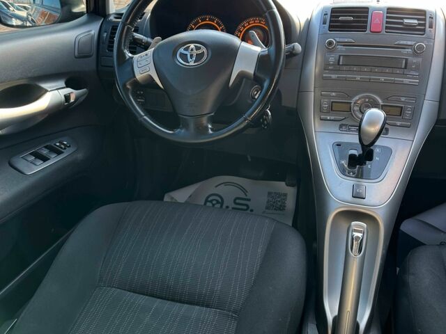 Синий Тойота Аурис, объемом двигателя 1.6 л и пробегом 259 тыс. км за 6500 $, фото 6 на Automoto.ua