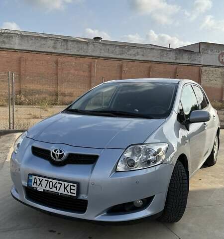 Синий Тойота Аурис, объемом двигателя 1.6 л и пробегом 251 тыс. км за 6700 $, фото 2 на Automoto.ua