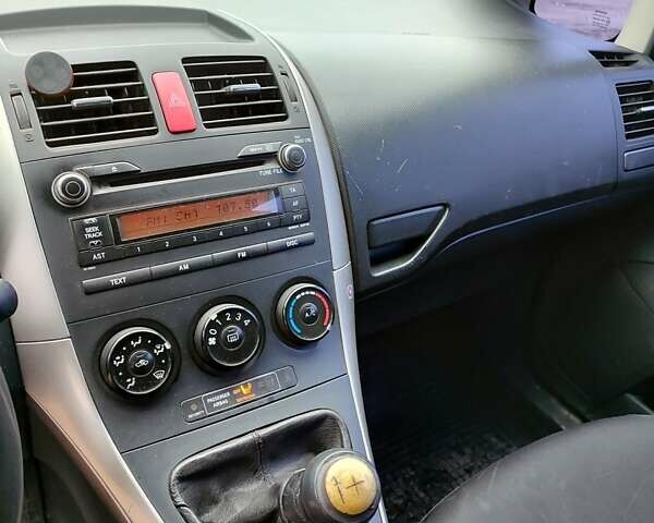 Синий Тойота Аурис, объемом двигателя 1.6 л и пробегом 390 тыс. км за 3650 $, фото 24 на Automoto.ua