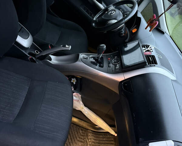 Синий Тойота Аурис, объемом двигателя 1.6 л и пробегом 257 тыс. км за 5200 $, фото 5 на Automoto.ua