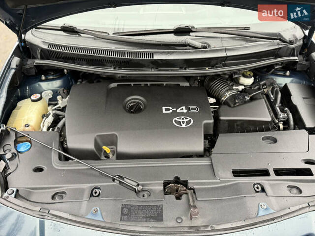 Синий Тойота Аурис, объемом двигателя 2 л и пробегом 180 тыс. км за 6950 $, фото 16 на Automoto.ua