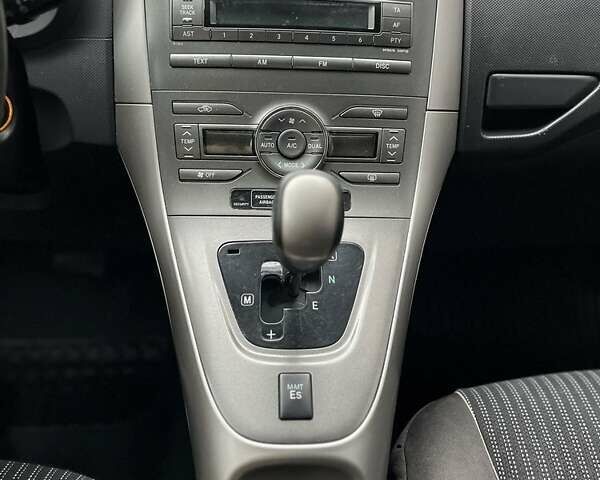 Синий Тойота Аурис, объемом двигателя 1.6 л и пробегом 278 тыс. км за 6000 $, фото 4 на Automoto.ua