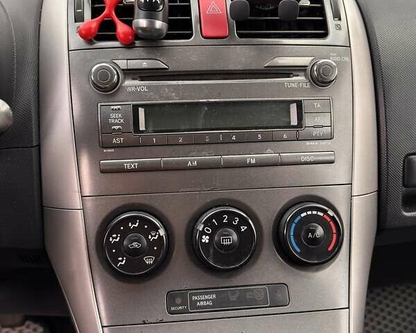 Синій Тойота Ауріс, об'ємом двигуна 0 л та пробігом 249 тис. км за 6300 $, фото 31 на Automoto.ua