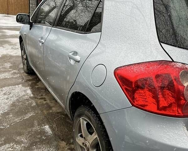 Синий Тойота Аурис, объемом двигателя 1.6 л и пробегом 278 тыс. км за 6000 $, фото 2 на Automoto.ua