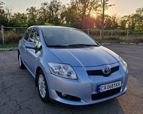 Синий Тойота Аурис, объемом двигателя 1.6 л и пробегом 175 тыс. км за 6700 $, фото 1 на Automoto.ua