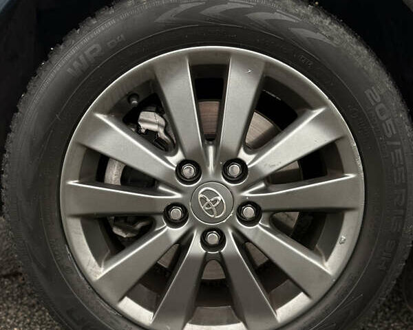 Синий Тойота Аурис, объемом двигателя 2 л и пробегом 180 тыс. км за 6950 $, фото 15 на Automoto.ua