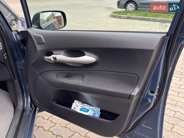 Синій Тойота Ауріс, об'ємом двигуна 0 л та пробігом 249 тис. км за 6300 $, фото 37 на Automoto.ua