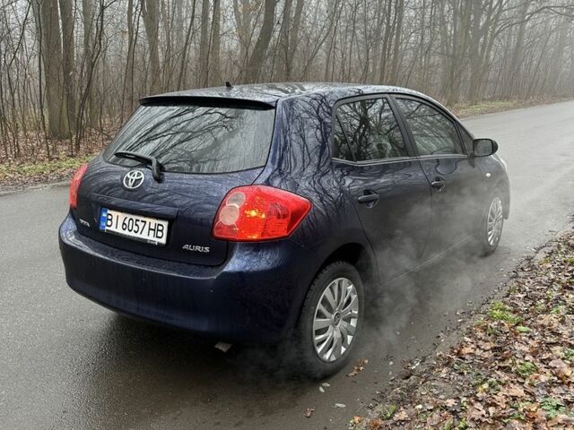 Синий Тойота Аурис, объемом двигателя 1.6 л и пробегом 210 тыс. км за 5350 $, фото 1 на Automoto.ua