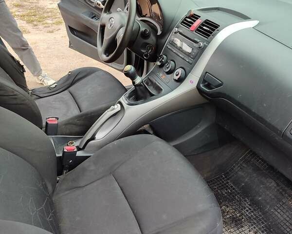 Синий Тойота Аурис, объемом двигателя 1.6 л и пробегом 390 тыс. км за 3650 $, фото 23 на Automoto.ua