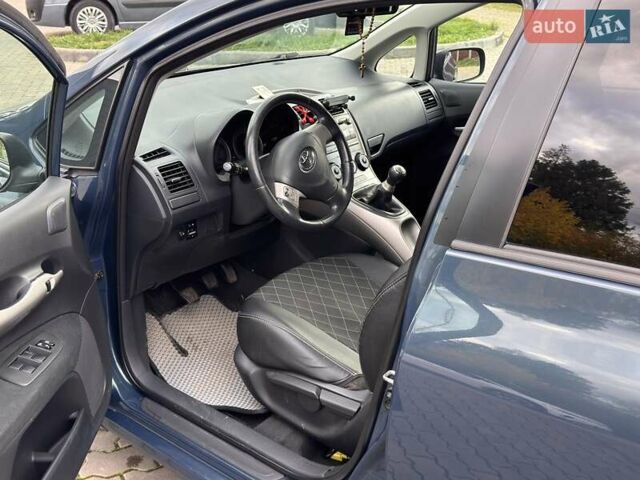 Синій Тойота Ауріс, об'ємом двигуна 0 л та пробігом 249 тис. км за 6300 $, фото 27 на Automoto.ua