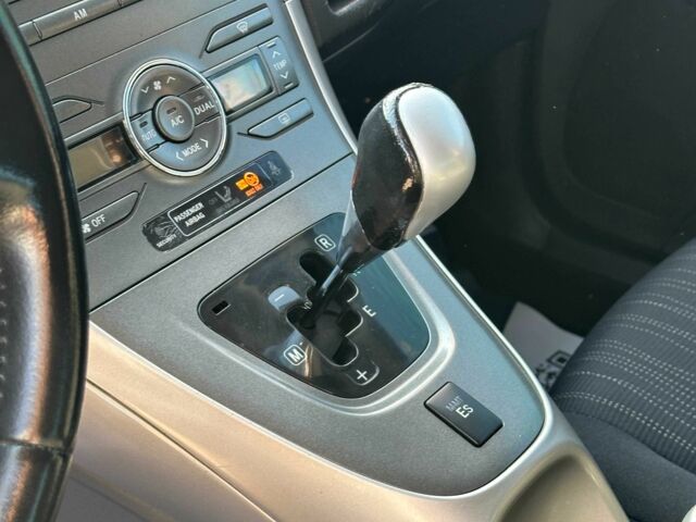 Синий Тойота Аурис, объемом двигателя 1.6 л и пробегом 259 тыс. км за 6500 $, фото 13 на Automoto.ua