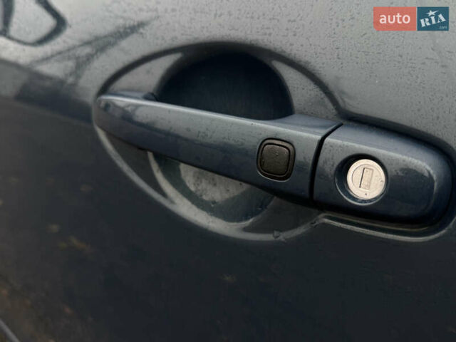 Синий Тойота Аурис, объемом двигателя 2 л и пробегом 180 тыс. км за 6950 $, фото 13 на Automoto.ua