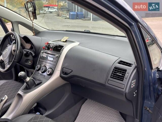 Синій Тойота Ауріс, об'ємом двигуна 0 л та пробігом 249 тис. км за 6300 $, фото 32 на Automoto.ua