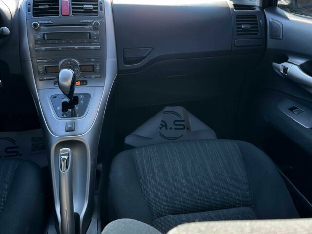 Синий Тойота Аурис, объемом двигателя 1.6 л и пробегом 259 тыс. км за 6500 $, фото 7 на Automoto.ua