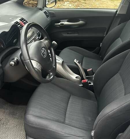 Синий Тойота Аурис, объемом двигателя 1.6 л и пробегом 251 тыс. км за 6700 $, фото 9 на Automoto.ua