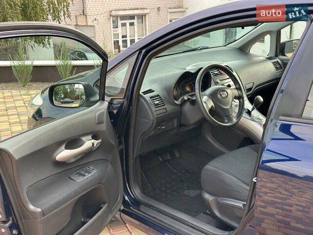Синий Тойота Аурис, объемом двигателя 1.6 л и пробегом 125 тыс. км за 7500 $, фото 4 на Automoto.ua