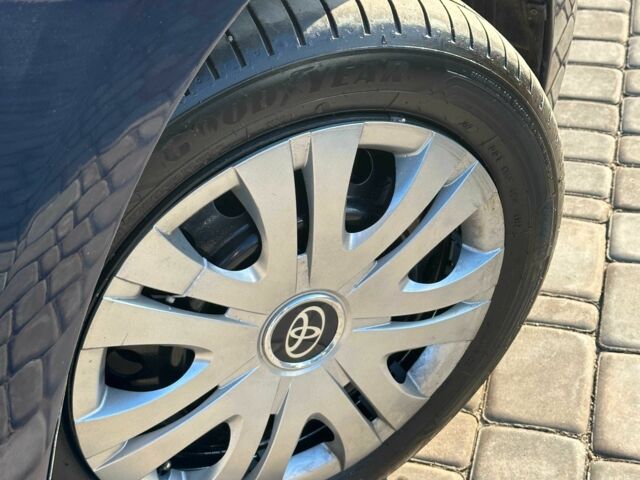 Синий Тойота Аурис, объемом двигателя 1.6 л и пробегом 259 тыс. км за 6500 $, фото 2 на Automoto.ua