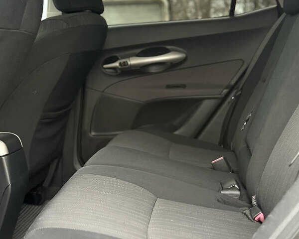 Синий Тойота Аурис, объемом двигателя 2 л и пробегом 180 тыс. км за 6950 $, фото 12 на Automoto.ua