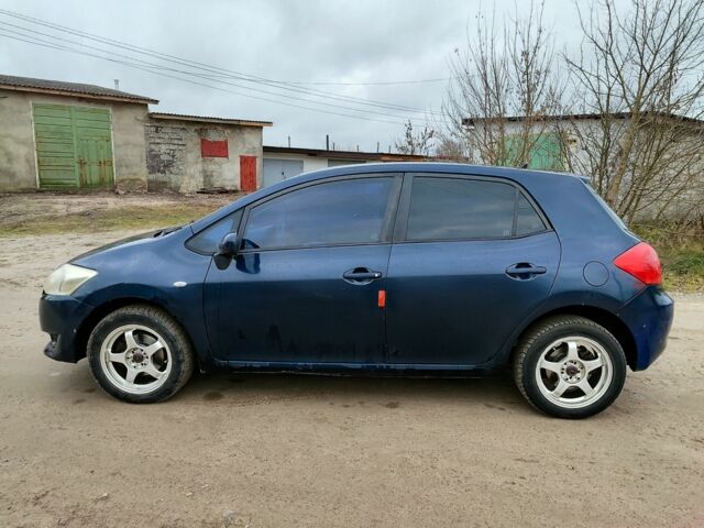 Синий Тойота Аурис, объемом двигателя 1.6 л и пробегом 390 тыс. км за 3650 $, фото 3 на Automoto.ua