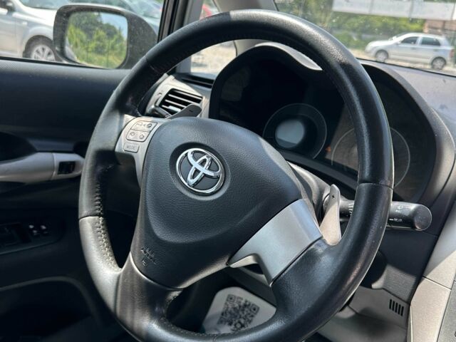 Синій Тойота Ауріс, об'ємом двигуна 1.6 л та пробігом 259 тис. км за 6500 $, фото 6 на Automoto.ua