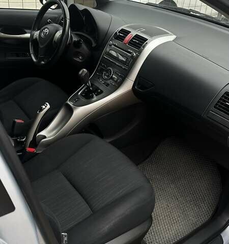 Синий Тойота Аурис, объемом двигателя 1.6 л и пробегом 251 тыс. км за 6700 $, фото 13 на Automoto.ua