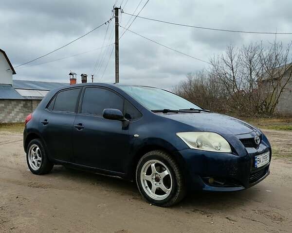 Синий Тойота Аурис, объемом двигателя 1.6 л и пробегом 390 тыс. км за 3650 $, фото 5 на Automoto.ua