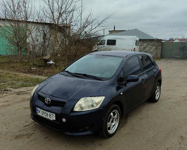 Синий Тойота Аурис, объемом двигателя 1.6 л и пробегом 390 тыс. км за 3650 $, фото 2 на Automoto.ua