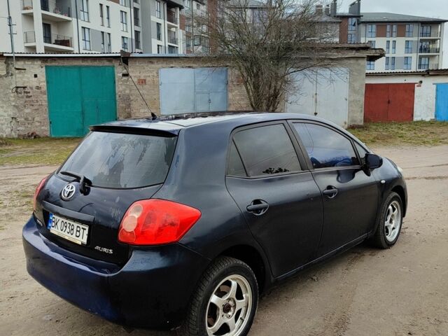 Синий Тойота Аурис, объемом двигателя 1.6 л и пробегом 390 тыс. км за 3650 $, фото 6 на Automoto.ua
