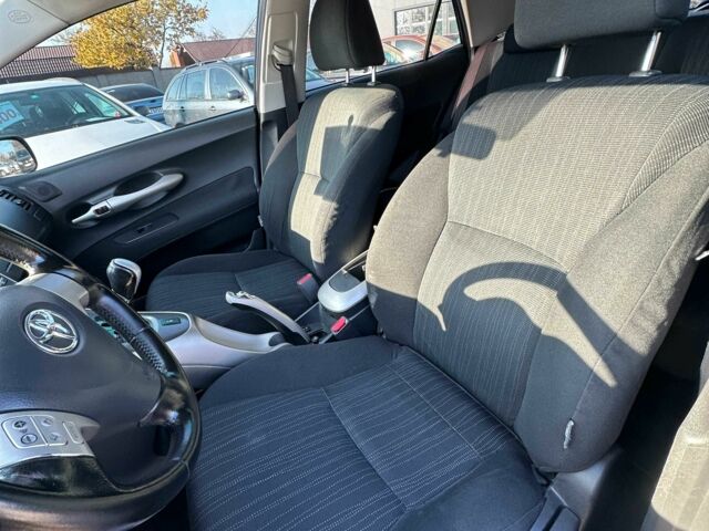 Синий Тойота Аурис, объемом двигателя 1.6 л и пробегом 259 тыс. км за 6500 $, фото 15 на Automoto.ua