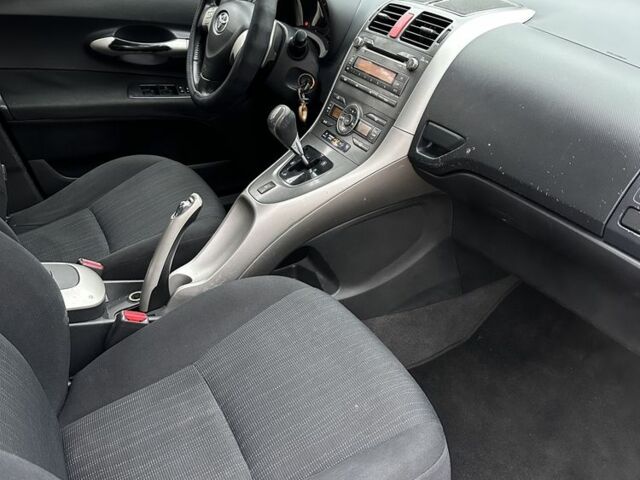 Синий Тойота Аурис, объемом двигателя 1.6 л и пробегом 210 тыс. км за 5350 $, фото 4 на Automoto.ua