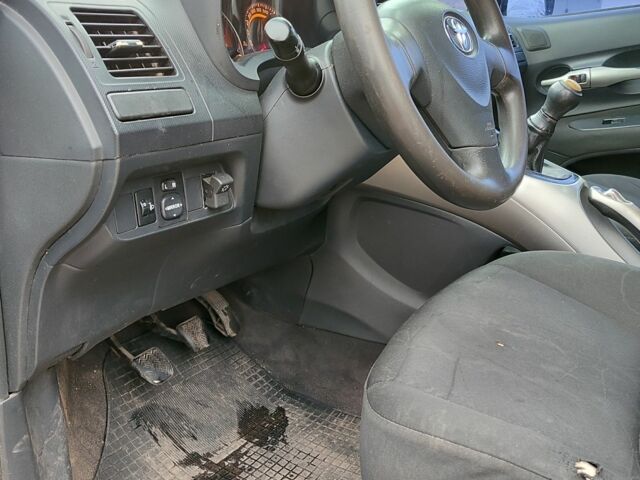 Синий Тойота Аурис, объемом двигателя 1.6 л и пробегом 390 тыс. км за 3650 $, фото 8 на Automoto.ua