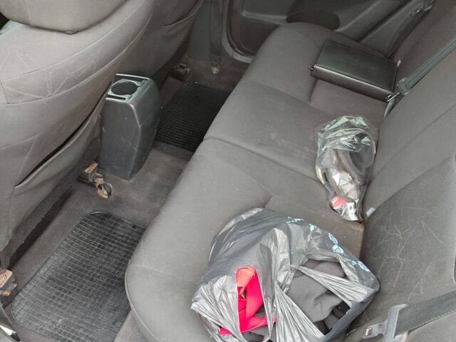 Синий Тойота Аурис, объемом двигателя 1.6 л и пробегом 390 тыс. км за 3650 $, фото 18 на Automoto.ua