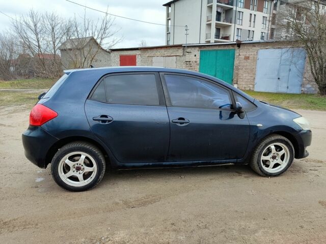 Синий Тойота Аурис, объемом двигателя 1.6 л и пробегом 390 тыс. км за 3650 $, фото 4 на Automoto.ua