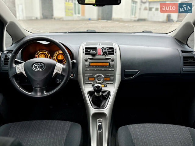 Синий Тойота Аурис, объемом двигателя 2 л и пробегом 180 тыс. км за 6950 $, фото 8 на Automoto.ua