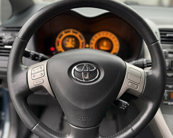 Синий Тойота Аурис, объемом двигателя 2 л и пробегом 180 тыс. км за 6950 $, фото 10 на Automoto.ua