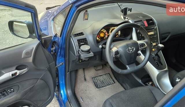 Синій Тойота Ауріс, об'ємом двигуна 1.6 л та пробігом 188 тис. км за 9700 $, фото 6 на Automoto.ua