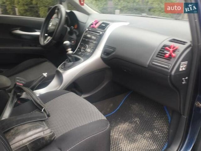 Синій Тойота Ауріс, об'ємом двигуна 2 л та пробігом 211 тис. км за 6800 $, фото 9 на Automoto.ua