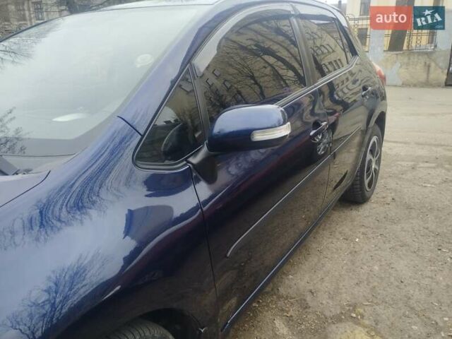 Синій Тойота Ауріс, об'ємом двигуна 2 л та пробігом 211 тис. км за 6800 $, фото 3 на Automoto.ua