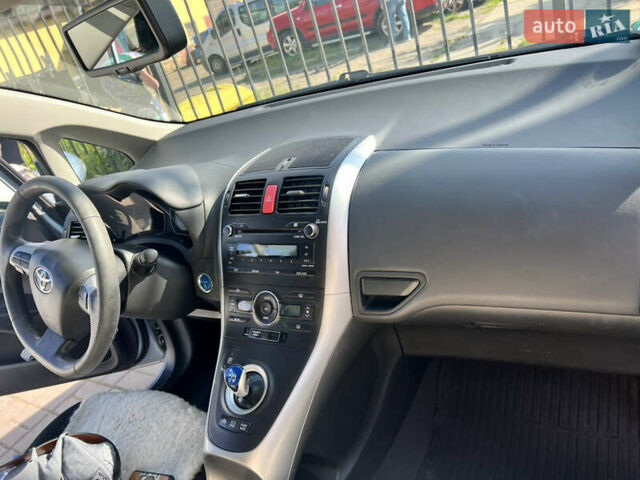 Синий Тойота Аурис, объемом двигателя 1.8 л и пробегом 163 тыс. км за 9900 $, фото 8 на Automoto.ua