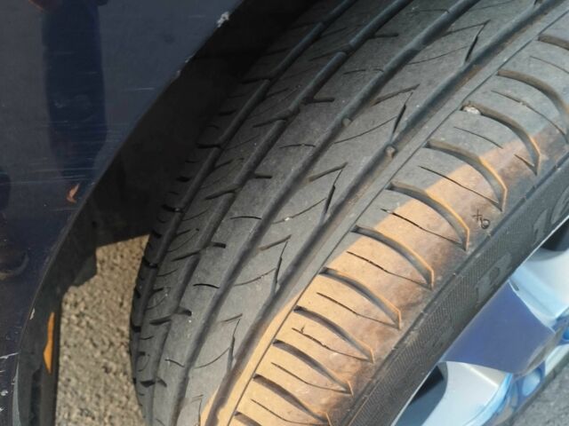 Тойота Ауріс 2010 у Чернівцях на Automoto.ua Синій Тойота Ауріс, об'ємом двигуна 2 л та пробігом 214 тис. км за 6800 $, фото 4 на Automoto.ua