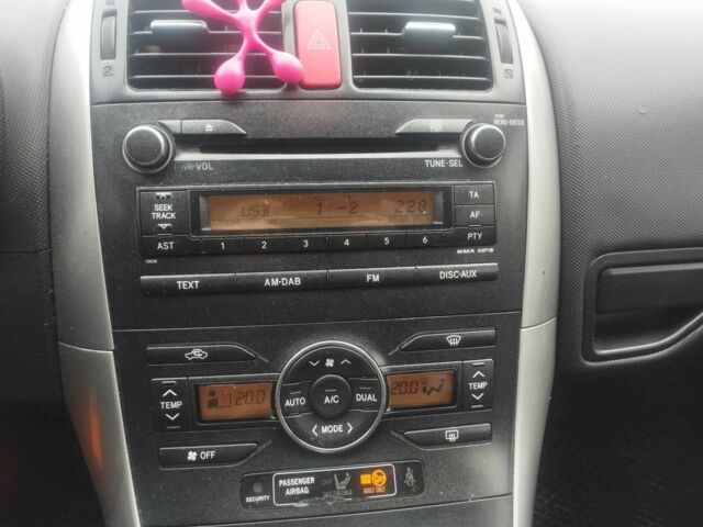 Тойота Ауріс 2010 у Чернівцях на Automoto.ua Синій Тойота Ауріс, об'ємом двигуна 2 л та пробігом 214 тис. км за 6800 $, фото 10 на Automoto.ua