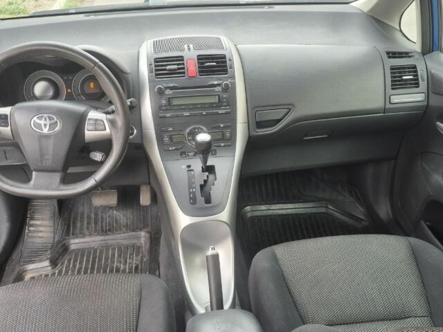 Синий Тойота Аурис, объемом двигателя 1.6 л и пробегом 191 тыс. км за 9500 $, фото 4 на Automoto.ua