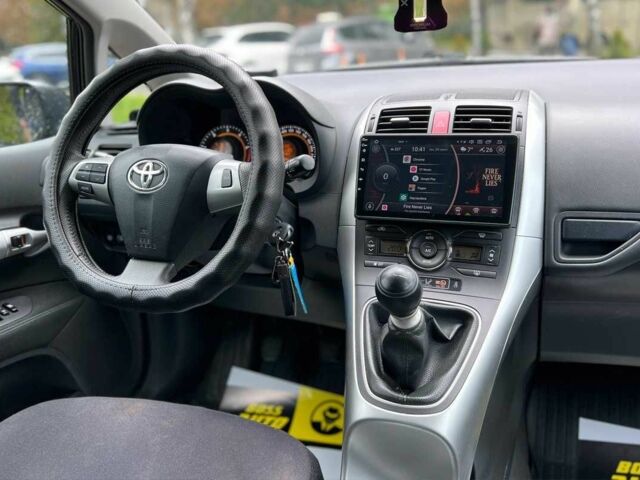 Синій Тойота Ауріс, об'ємом двигуна 1.4 л та пробігом 247 тис. км за 7600 $, фото 15 на Automoto.ua