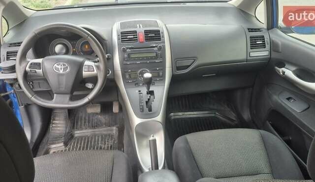 Синій Тойота Ауріс, об'ємом двигуна 1.6 л та пробігом 188 тис. км за 9700 $, фото 1 на Automoto.ua