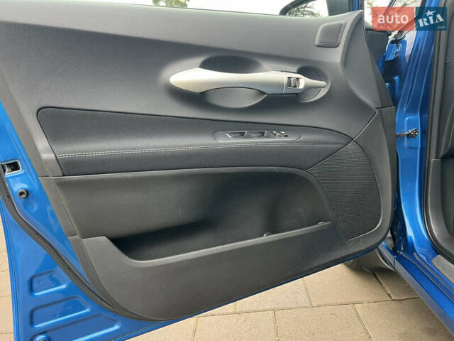 Синий Тойота Аурис, объемом двигателя 1.6 л и пробегом 53 тыс. км за 11900 $, фото 49 на Automoto.ua