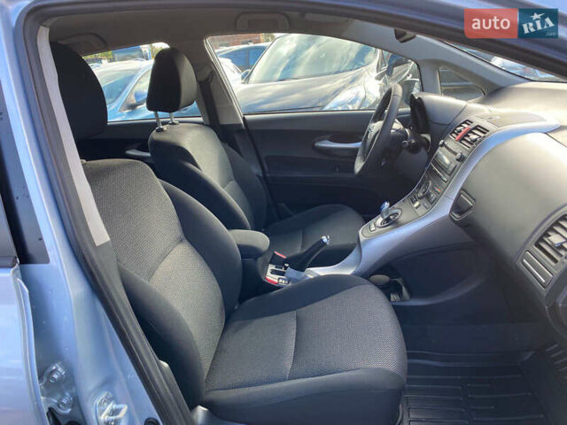 Синій Тойота Ауріс, об'ємом двигуна 1.8 л та пробігом 268 тис. км за 10399 $, фото 24 на Automoto.ua
